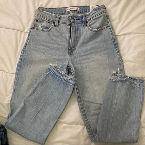 Abercrombie & Fitch Pants - Abercrombie Womens High Rise Mom Jean